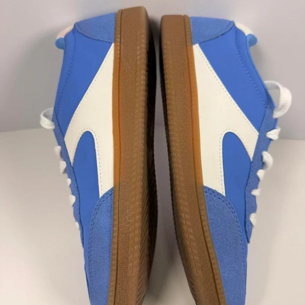 No Boundaries Blue Suede Accent Low Top Gum Sole Sneakers WMNB25CA210 Womens 8